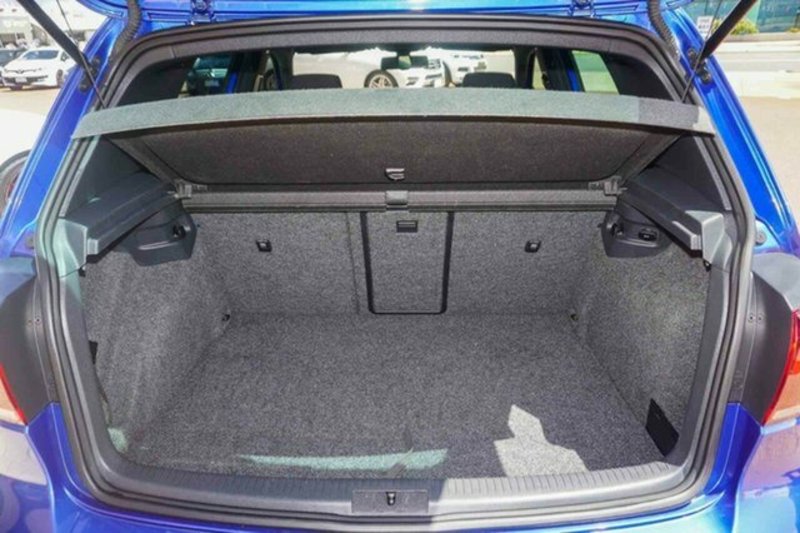 2011 VOLKSWAGEN GOLF R 1K MY11