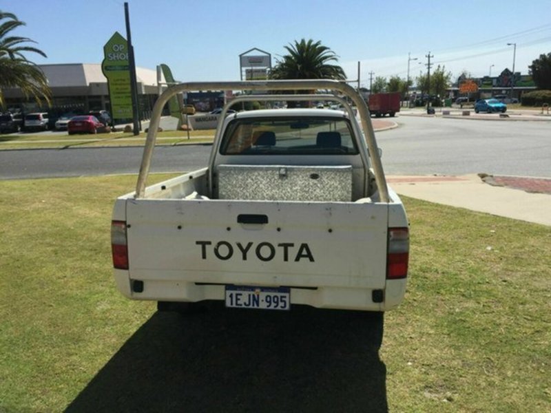 2004 TOYOTA HILUX Xtra Cab RZN154R MY04