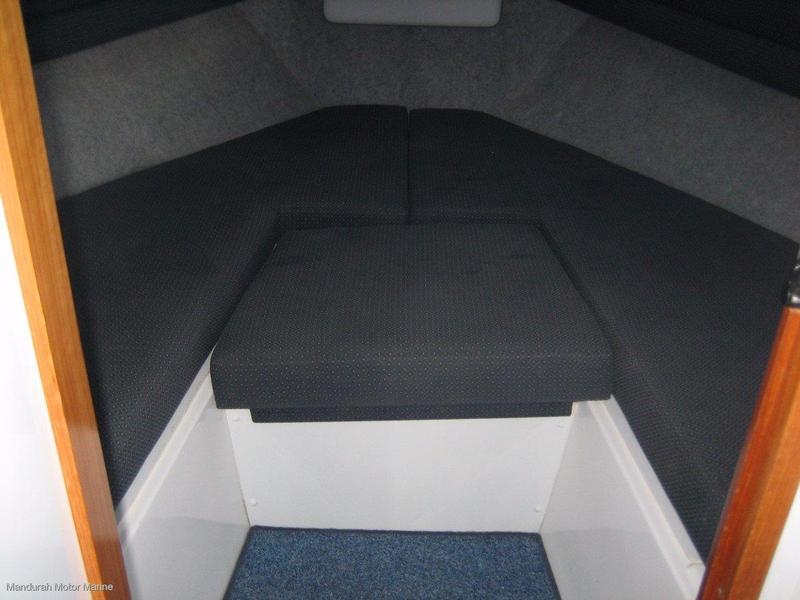 Caribbean 26 Flybridge Cruiser