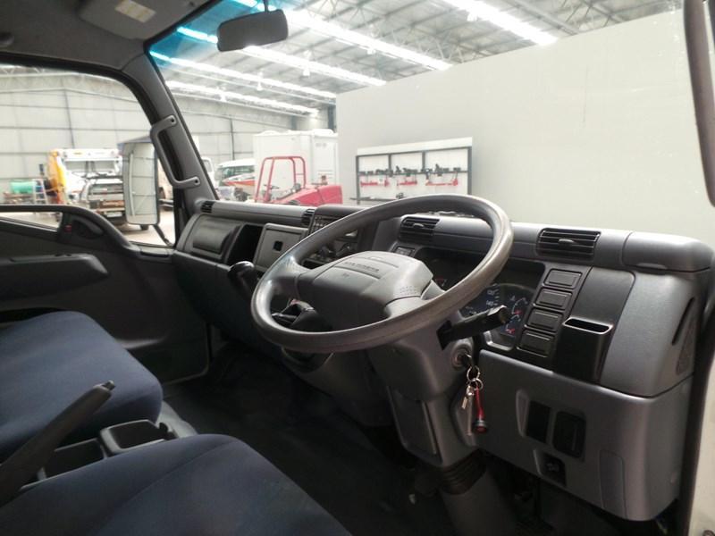 2010 FUSO CANTER PANTECH
