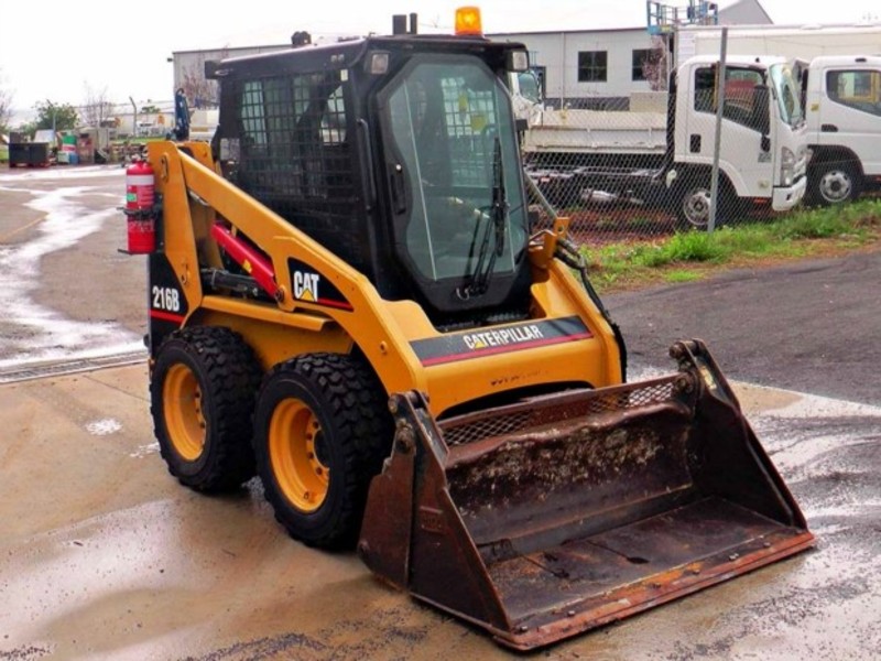2005 CATERPILLAR 216B 216B Loader