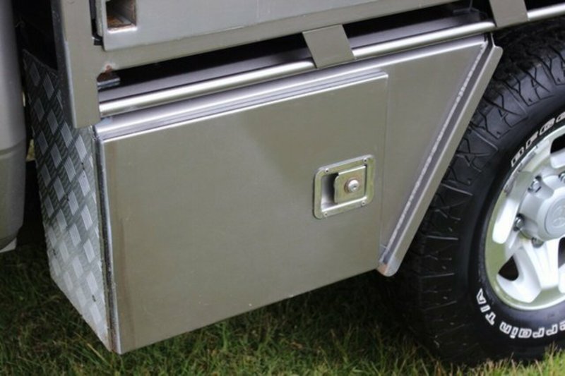 2002 TOYOTA LANDCRUISER RV (4x4) HDJ79R