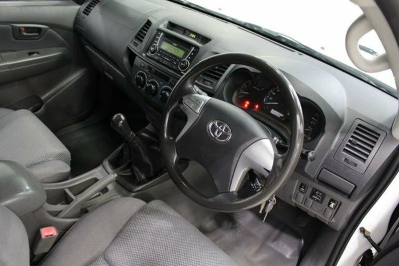 2011 TOYOTA HILUX SR (4x4) KUN26R MY12