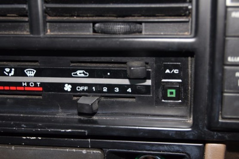 1989 NISSAN PINTARA GLI (No Series)