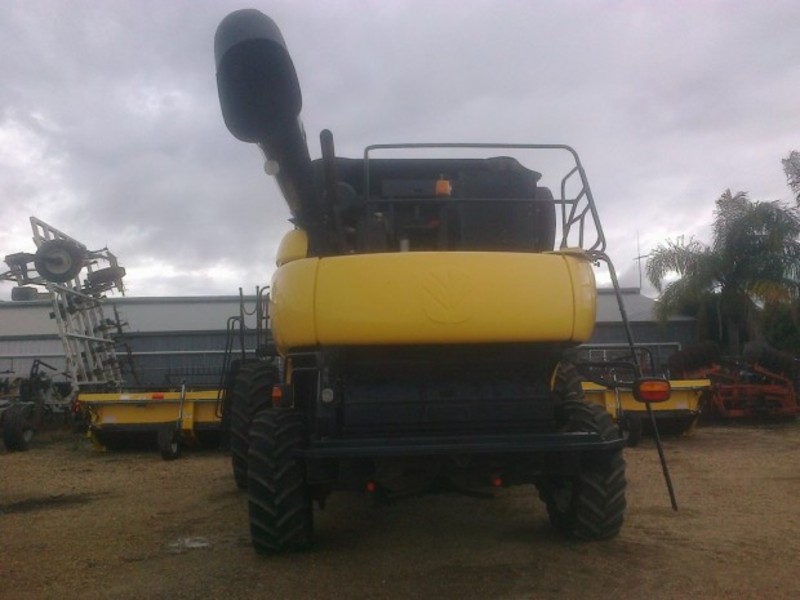 2004 NEW HOLLAND CR970 CR970 HarvesterHeader