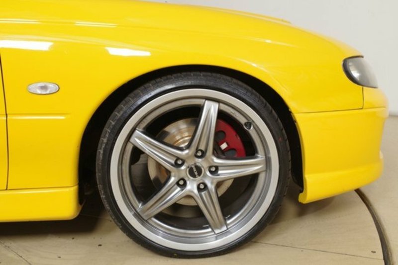 2004 HOLDEN MONARO CV8 VZ