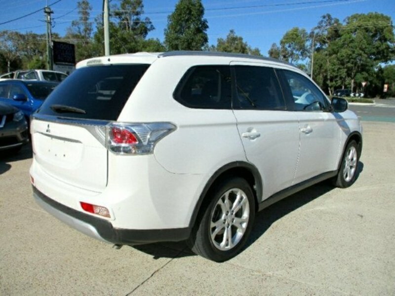 2014 MITSUBISHI OUTLANDER ES (4x2) ZJ MY14.5