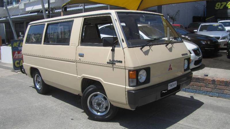 1982 MITSUBISHI L300 EXPRESS SB