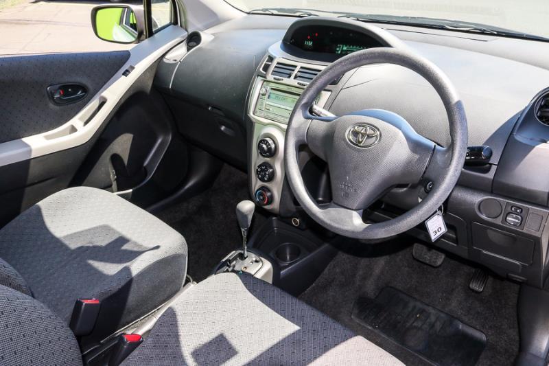 2010 TOYOTA YARIS YR