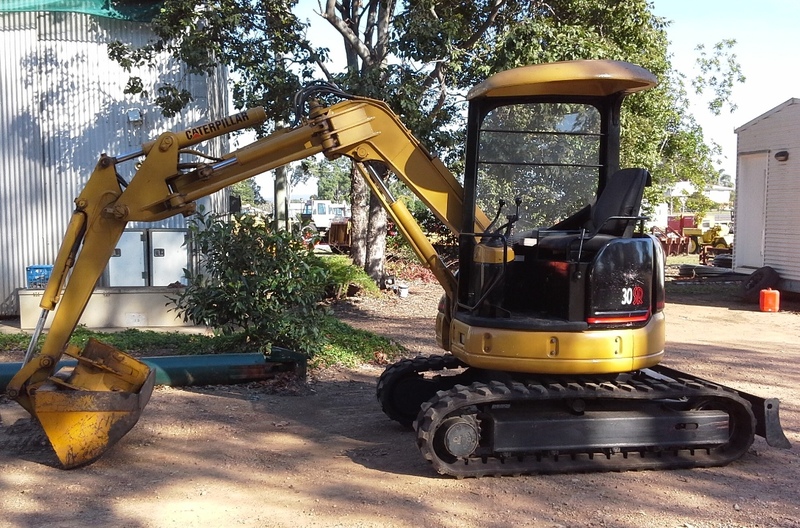 CAT EXCAV 30SR 833