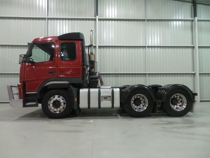 2005 VOLVO FM12