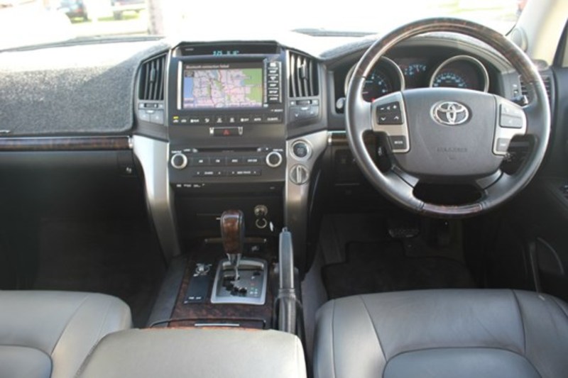2011 TOYOTA LANDCRUISER SAHARA UZJ200R MY10