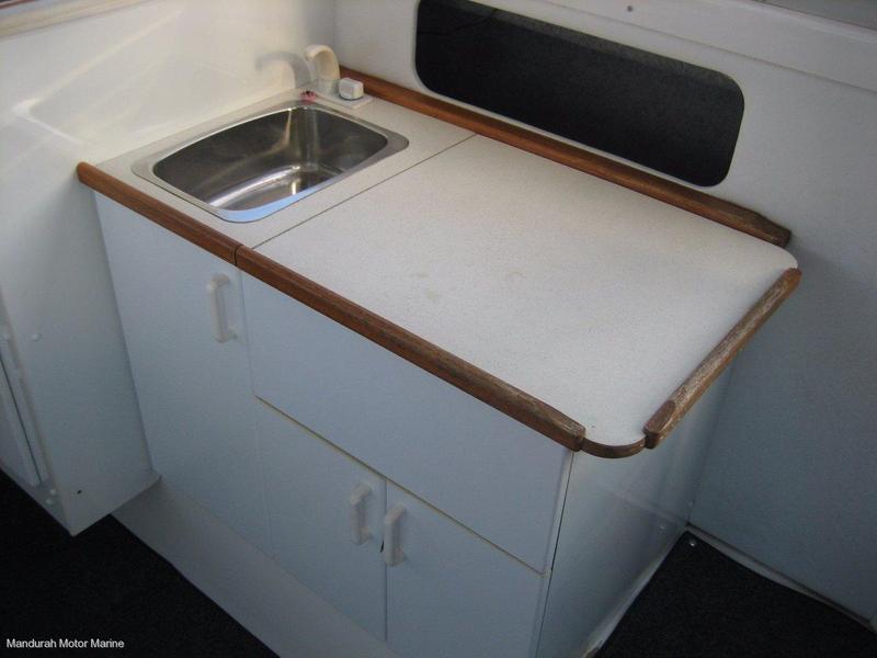 Caribbean 26 Flybridge Cruiser