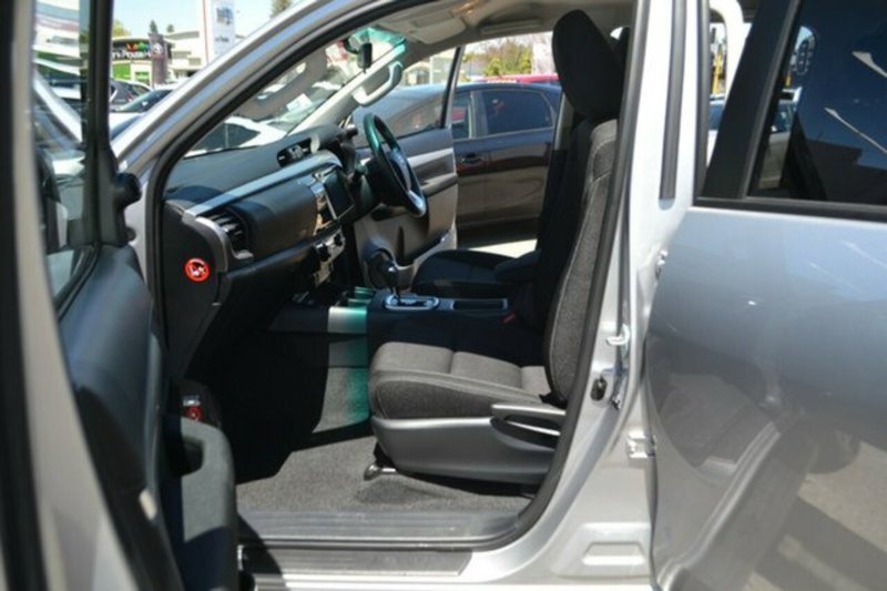 2016 TOYOTA HILUX SR5 (4x4) GUN126R