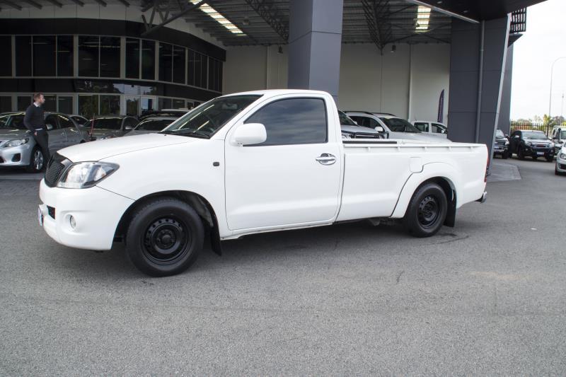 2010 TOYOTA HILUX SR GGN15R 09 UPGRADE
