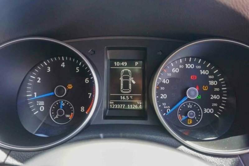 2011 VOLKSWAGEN GOLF R 1K MY11