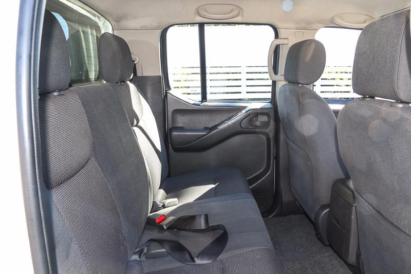 2010 NISSAN NAVARA ST D40