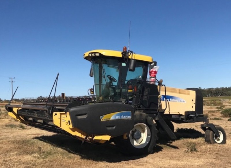 2009 NEW HOLLAND H8080 Windrowers