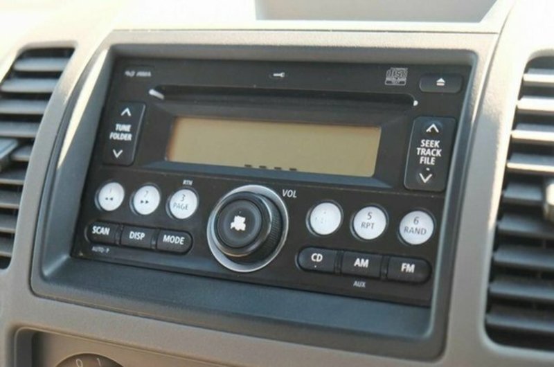 2009 NISSAN NAVARA RX D40