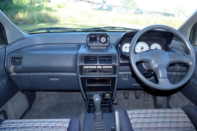 1995 MITSUBISHI RVR