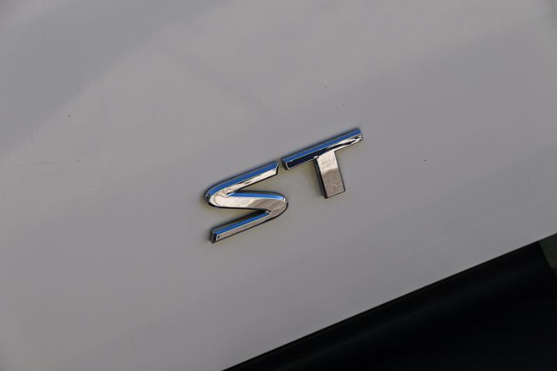 2010 NISSAN NAVARA ST D40