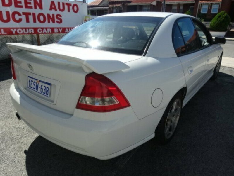 2005 HOLDEN COMMODORE EXECUTIVE VZ