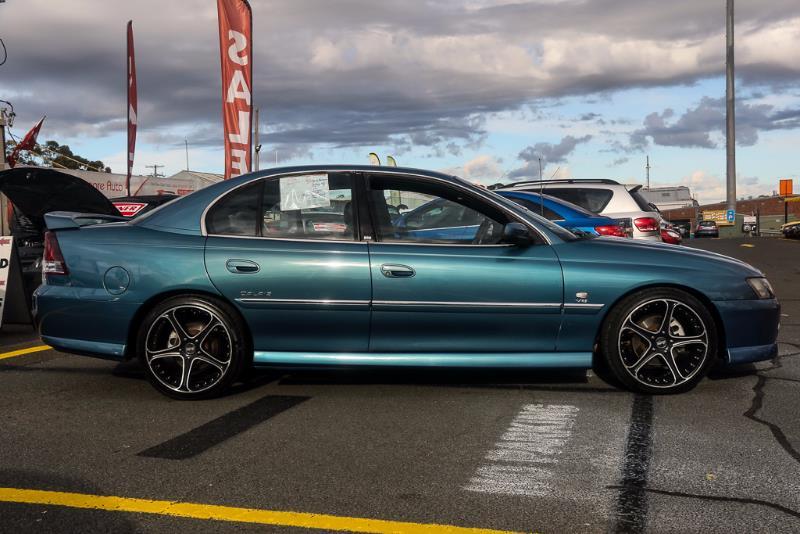 2004 HOLDEN CALAIS VY II