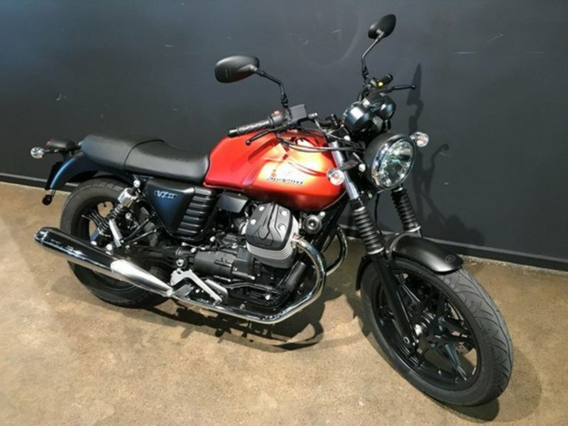 2017 MOTO GUZZI V7 II Stone