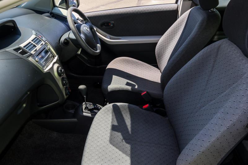 2010 TOYOTA YARIS YR