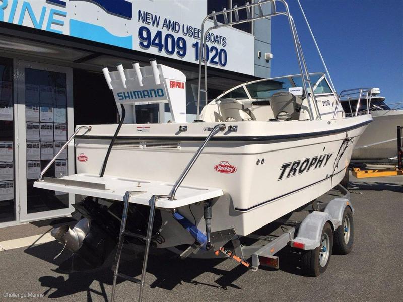 Trophy 2152 Walkaround Diesel