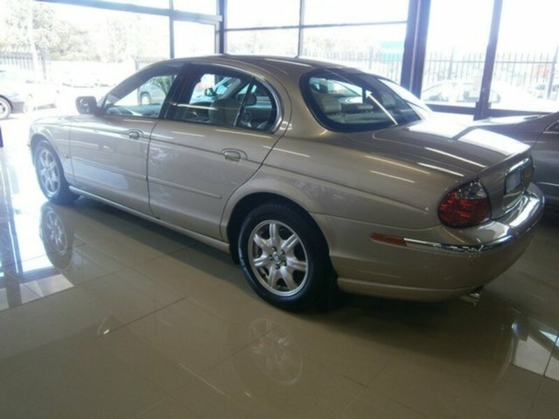 2000 JAGUAR S TYPE V8 SE