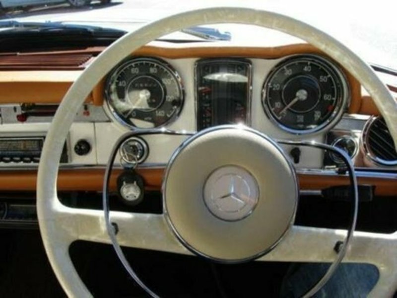 1967 MERCEDES-BENZ 250SL SL PAGODA