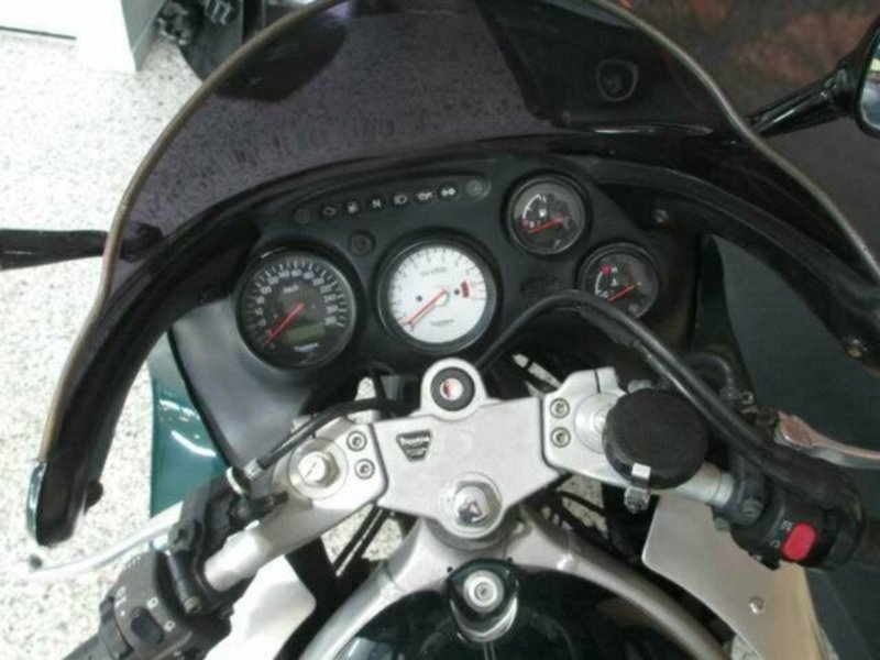 2002 TRIUMPH SPRINT ST (955) Road