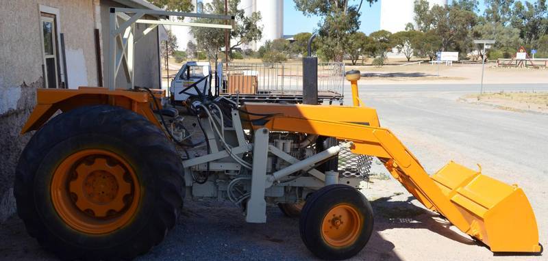 ZETOR FRONT END LOADER