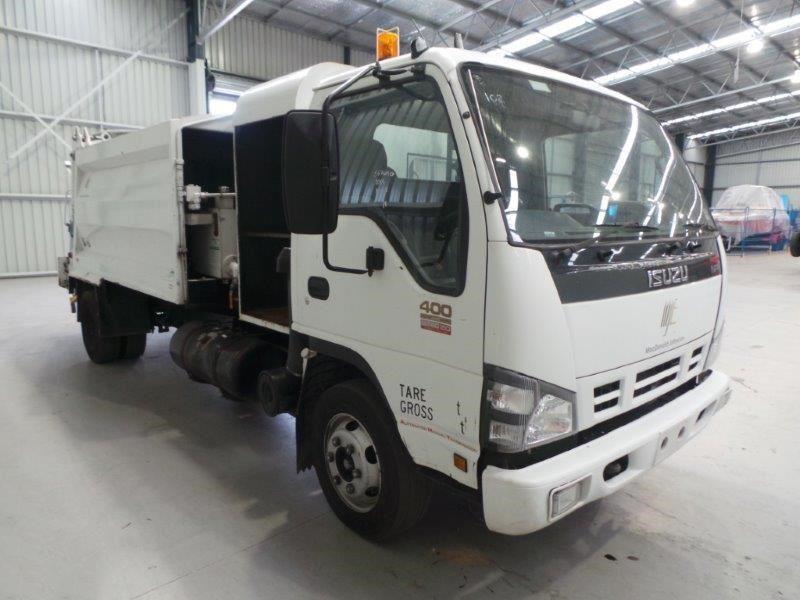 2006 ISUZU NPR400 GARBAGE COMPACTOR