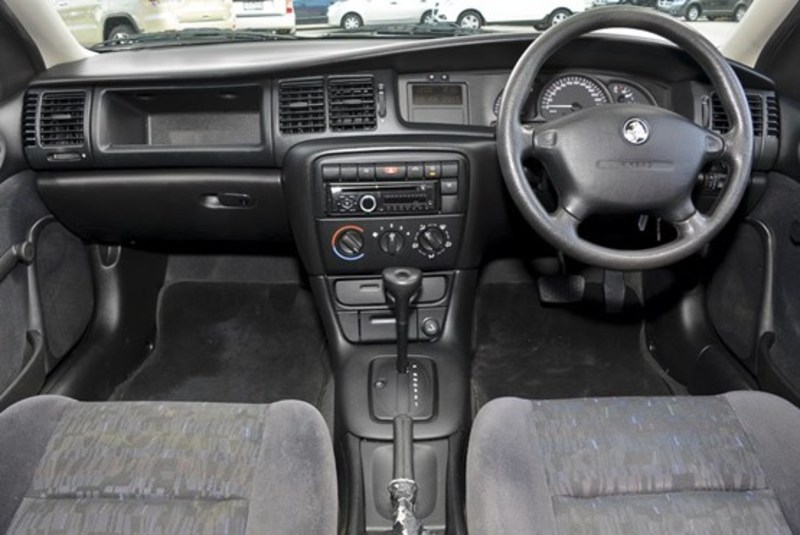 2000 HOLDEN VECTRA GL JS II