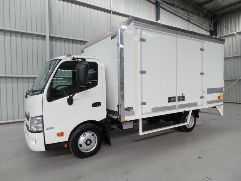 2015 HINO 616 - 300 SERIES