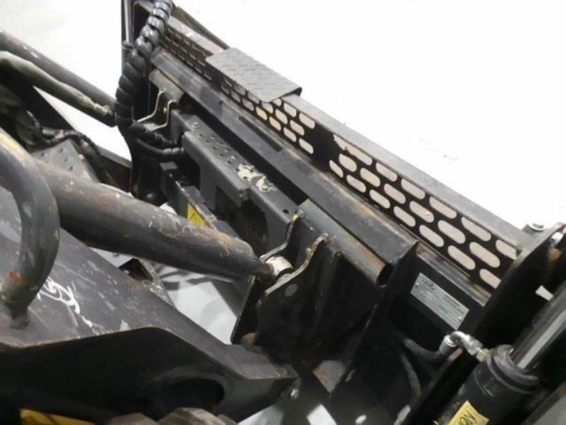 2011 NEW HOLLAND L220 SKID STEER LOADER