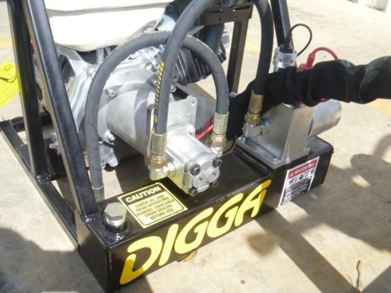 2011 DIGGA ONE MAN POST HOLE DIGGER