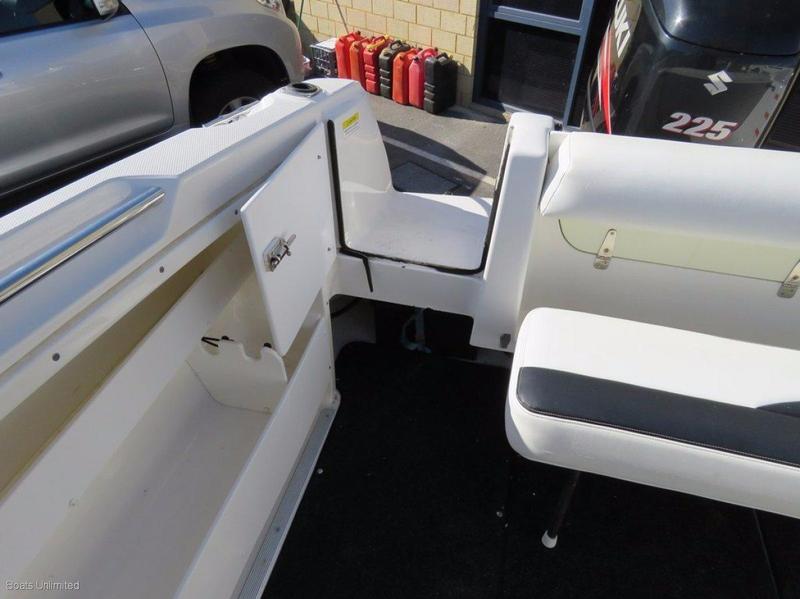 Haines Signature 632f WALK AROUND BIG VOLUME BOAT GREAT FISHING N FAMILY