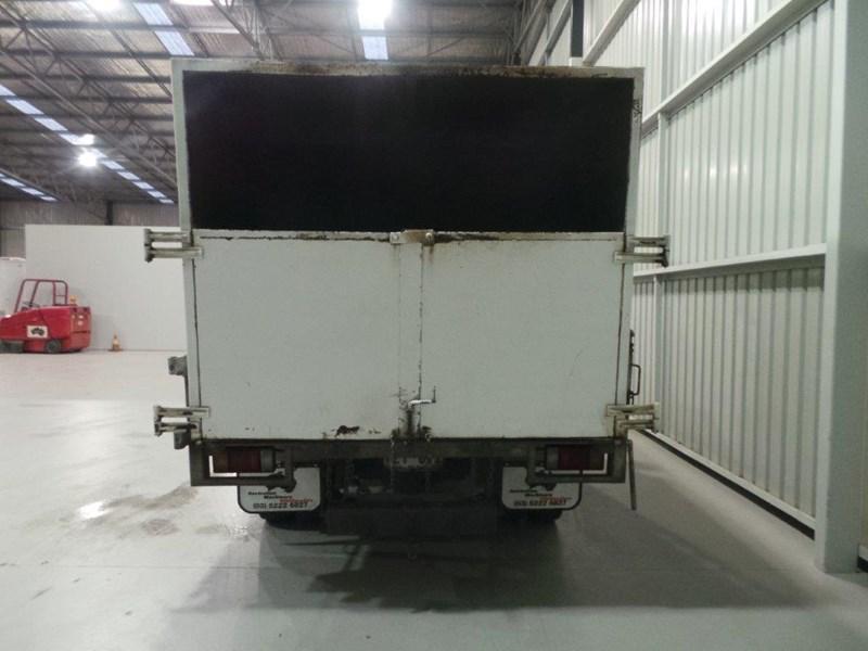 2006 ISUZU NPR400