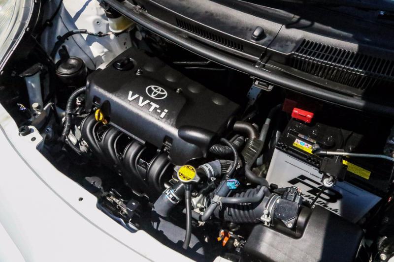 2010 TOYOTA YARIS YR