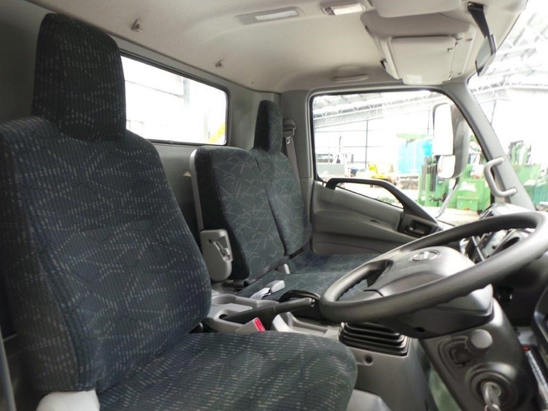 2016 HINO 717 - 300 Series 717 - 300 Series Truck