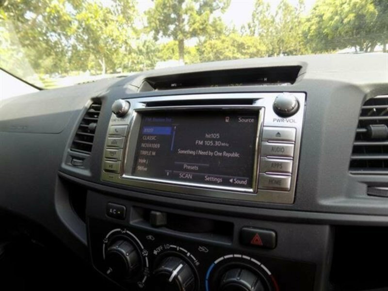 2015 TOYOTA HILUX SR5 (4x4) KUN26R MY14