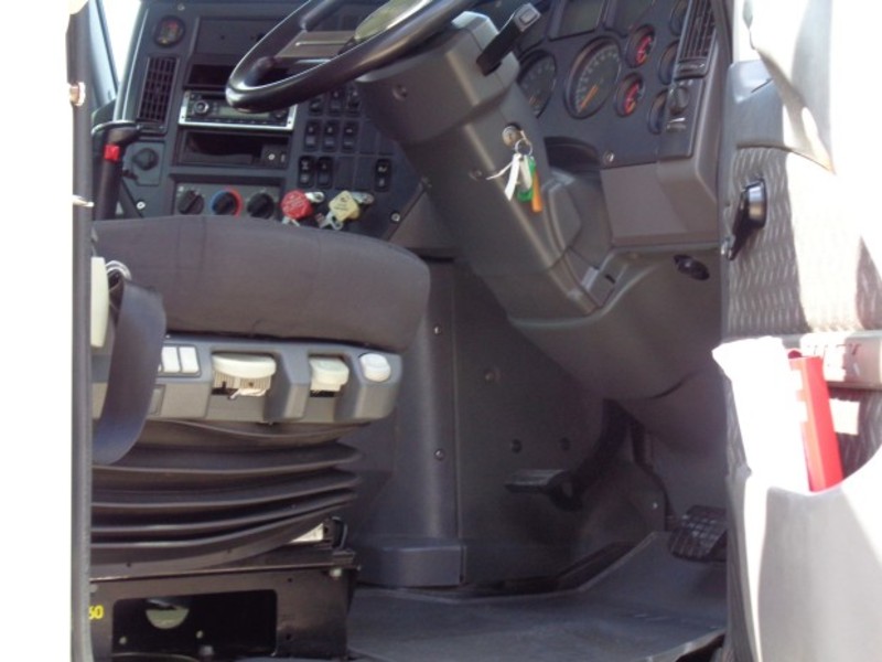 2011 MACK METRO-LINER