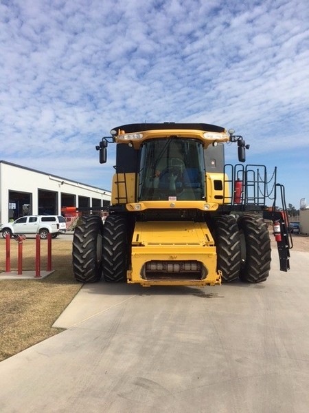 2011 NEW HOLLAND CR9080 HARVESTER