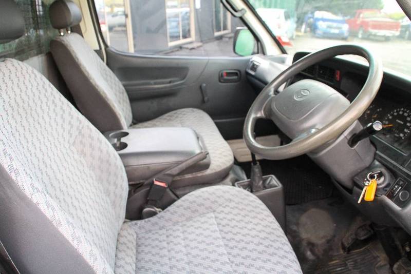 2002 TOYOTA HIACE RZH113R