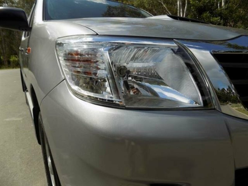 2015 TOYOTA HILUX SR5 (4x4) KUN26R MY14