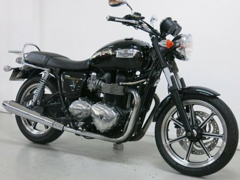 2011 TRIUMPH Bonneville SE