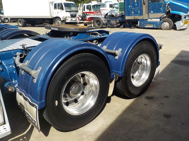 2003 STERLING LT9500 Truck